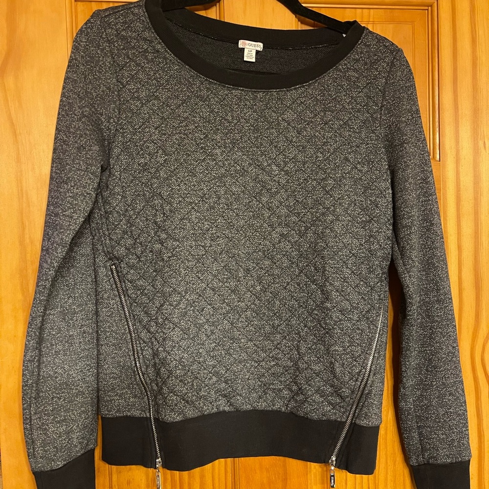 Guess black and gray quilted zipper sweatshirt top. Size small